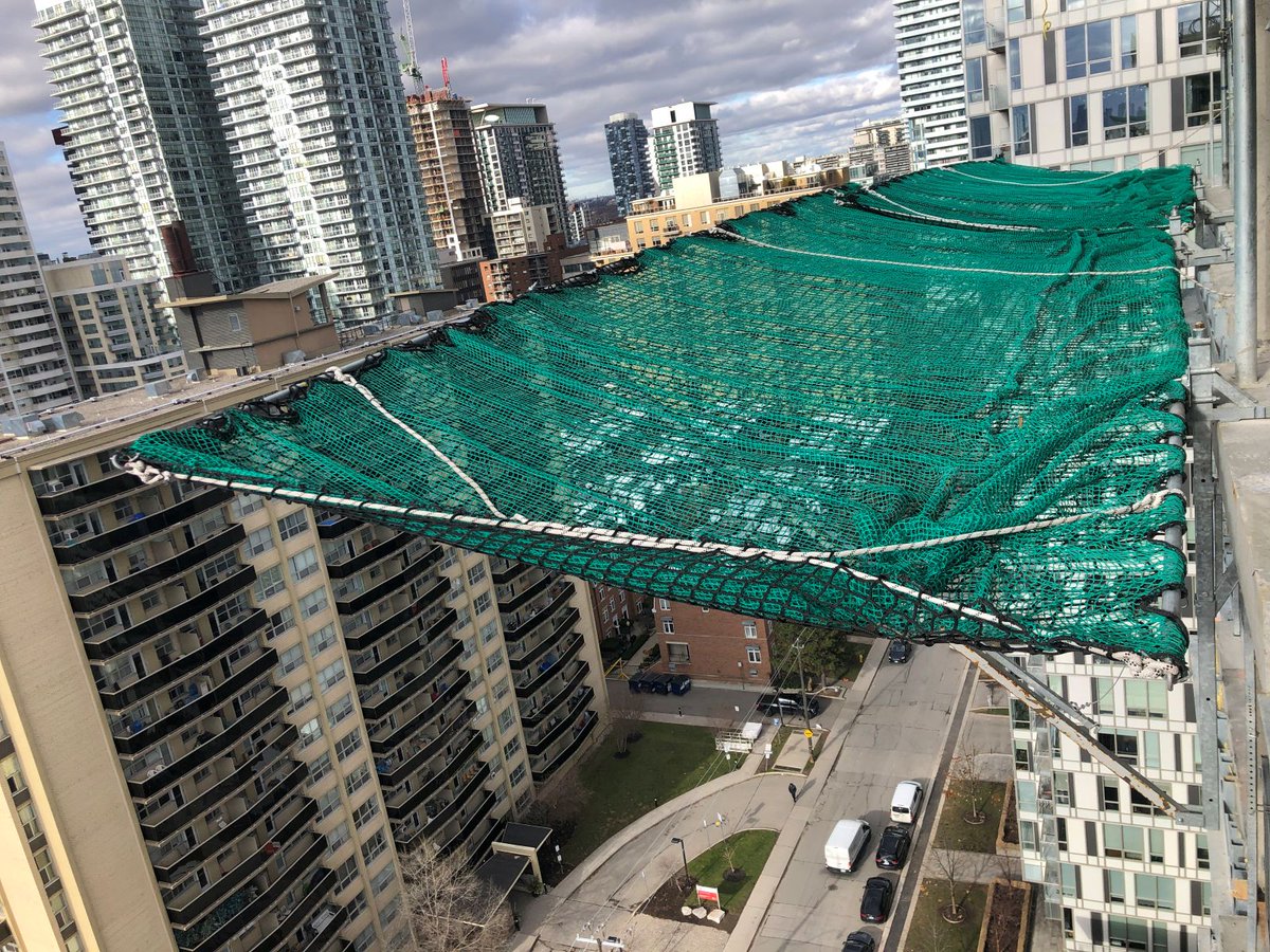 iwwinc_canada's tweet image. Optimize site safety with Smart Nets! Snug-fit edge lining, expert overlap, and 2-layer side rope pockets for secure debris capture until removal. #SmartNet