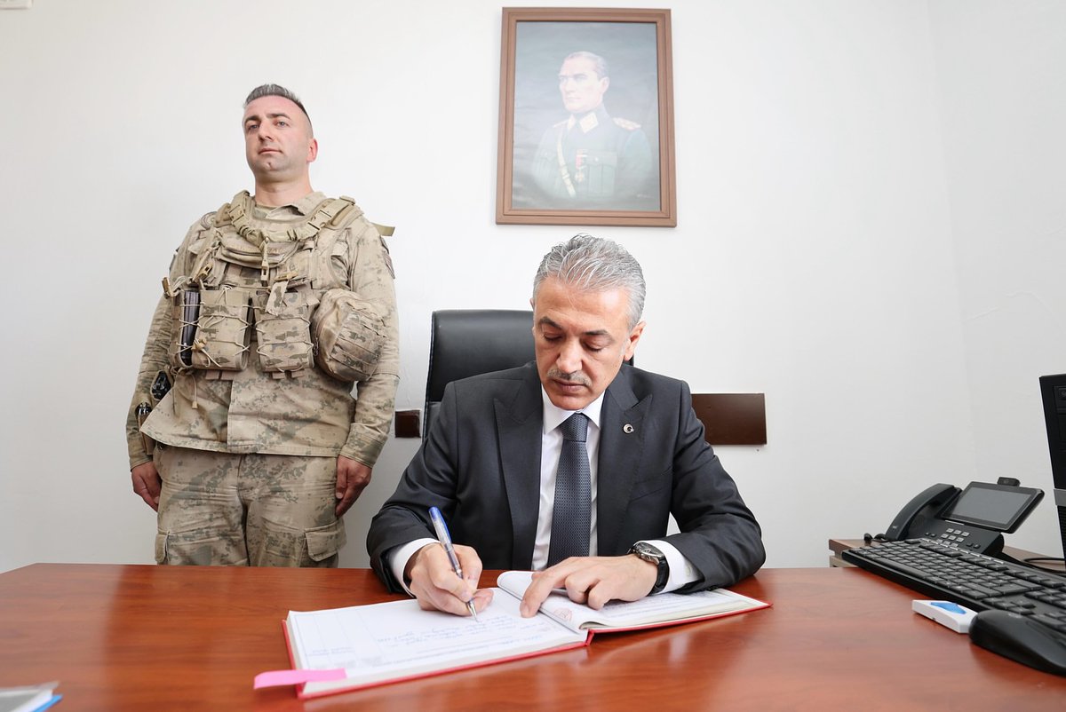 Valimiz Tuncay Akkoyun; Vali Yrd. Mehmet Naim Akgül, Kaymakamımız Fatih Çevik, İlçe Jandarma Komutanı Bnb. Hidayet Koç ve Belediye Başkanı Engin Uğur Hamidi ile birlikte İçören Jandarma Karakolu’nu ziyaret etti, kahraman jandarmalarımızla buluştu.