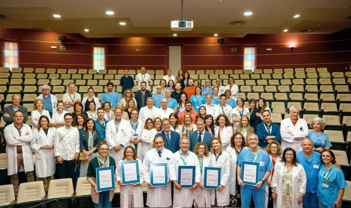 HospitalUVRocio's tweet photo. 🏥🎖Seis unidades de nuestro hospital reciben la certificación andaluza de calidad  👏🏻.

🏅 @NeumoHUVR, @nuclearhuvr y #AnestesiaHUVR del Hospital General y Duque del Infantado en nivel ‘Avanzado’.

🏅#UrgenciasHUVR, #CirPedHUVR y @RehabilitaHUVR en nivel ‘Óptimo’.

#SomosHUVR https://t.co/5w83Dye6WV