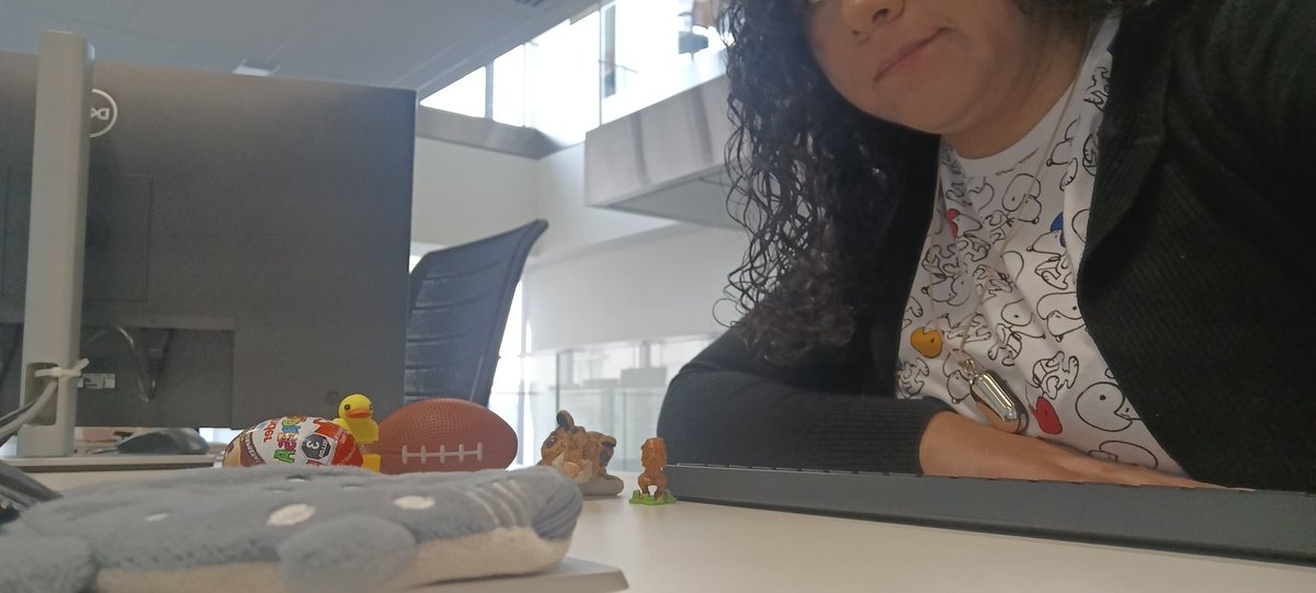 12Gmandy21's tweet photo. Aquí esperando la kermesse del profe #AlexFdzEnChilango

Con todo y juguetes en la oficina 😁 https://t.co/lKQk6jD6uQ