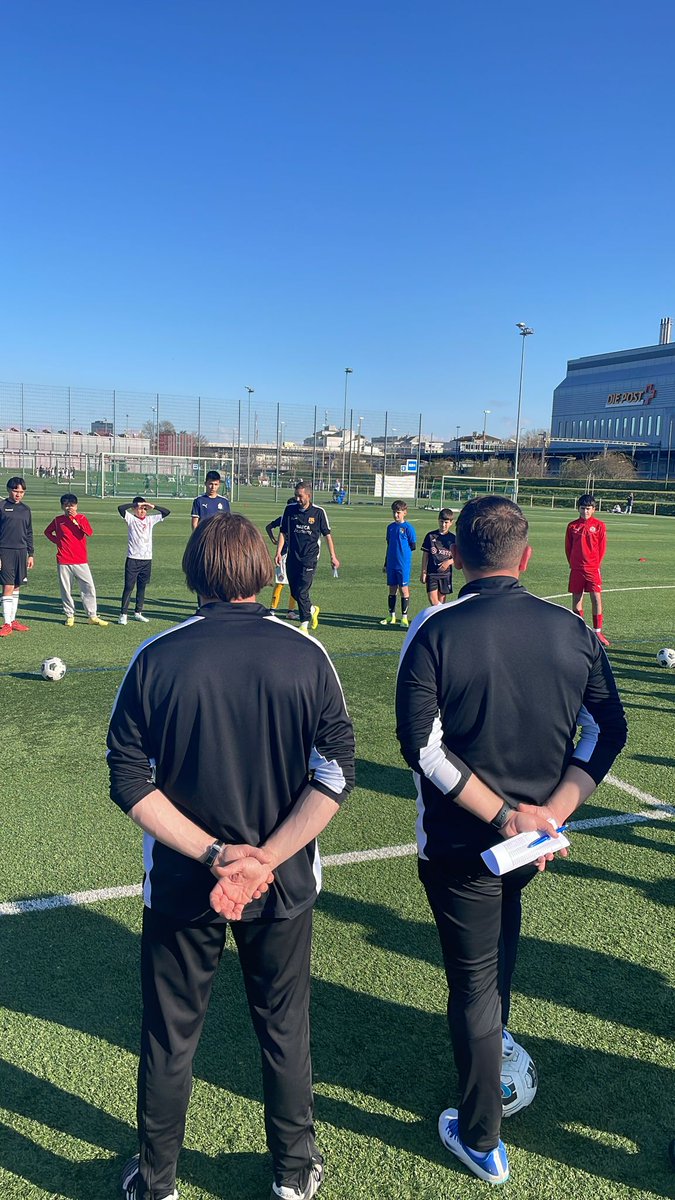 BarcaAcademy's tweet photo. Més de 200 nens i nenes van participar a les proves d'accés de cara a la propera temporada per la @barcaacademyzurich
Muy contentos que en las pruebas de acceso a la BA Zurich, + de 200 jóvenes vinieran a nuestras instalaciones para formar parte de nuestra familia
🔵🔴#ForçaBarça https://t.co/6zSHOk7gTI