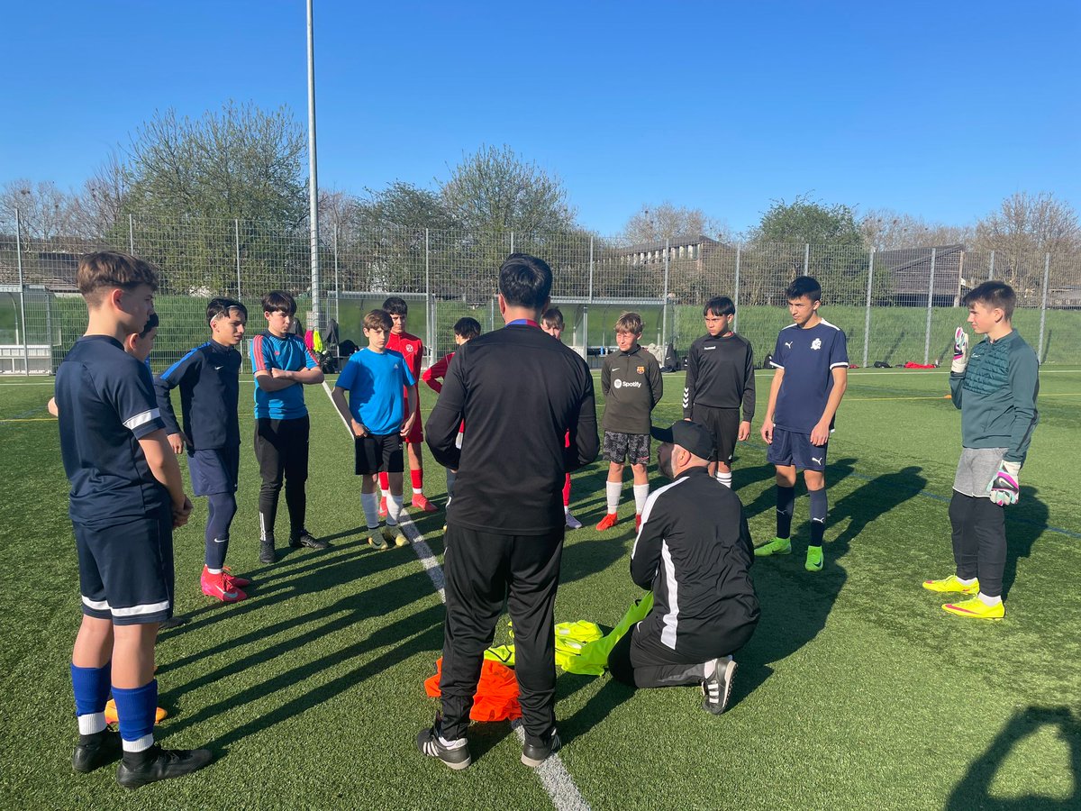 BarcaAcademy's tweet photo. Més de 200 nens i nenes van participar a les proves d'accés de cara a la propera temporada per la @barcaacademyzurich
Muy contentos que en las pruebas de acceso a la BA Zurich, + de 200 jóvenes vinieran a nuestras instalaciones para formar parte de nuestra familia
🔵🔴#ForçaBarça https://t.co/6zSHOk7gTI