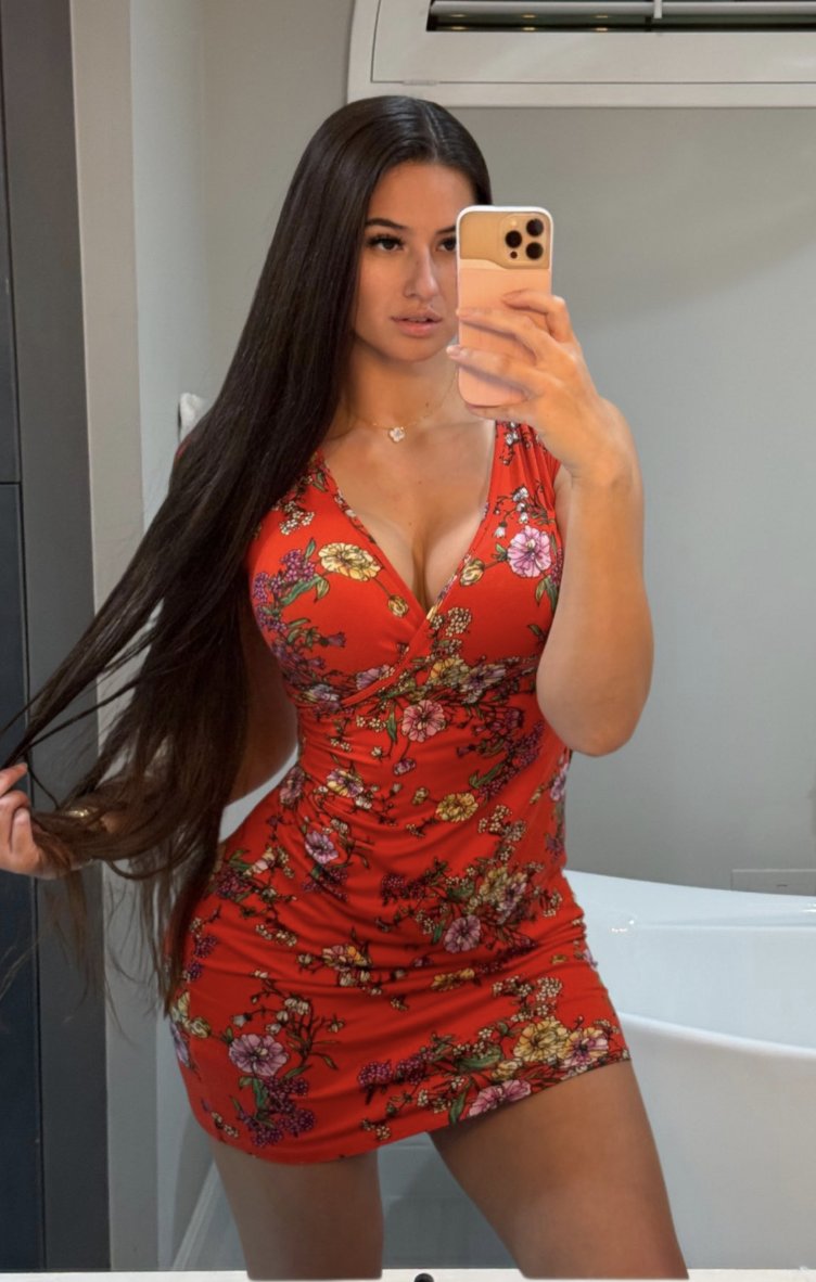 if you got here early say hi for free 🌶️ pics