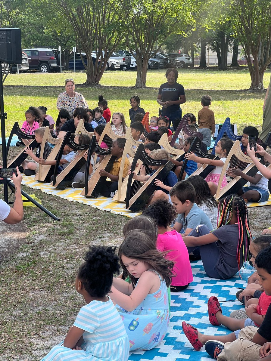 NHCSPreK's tweet photo. 🎶 The Howe Pre-K Bears brought magic to the stage with their harps at the Brooklyn Arts Center Music Concert! Proud of our little musicians and their big hearts. 💛🐻 #HoweBears #YoungArtists #BrooklynArtsConcert https://t.co/rFNneKcJsm