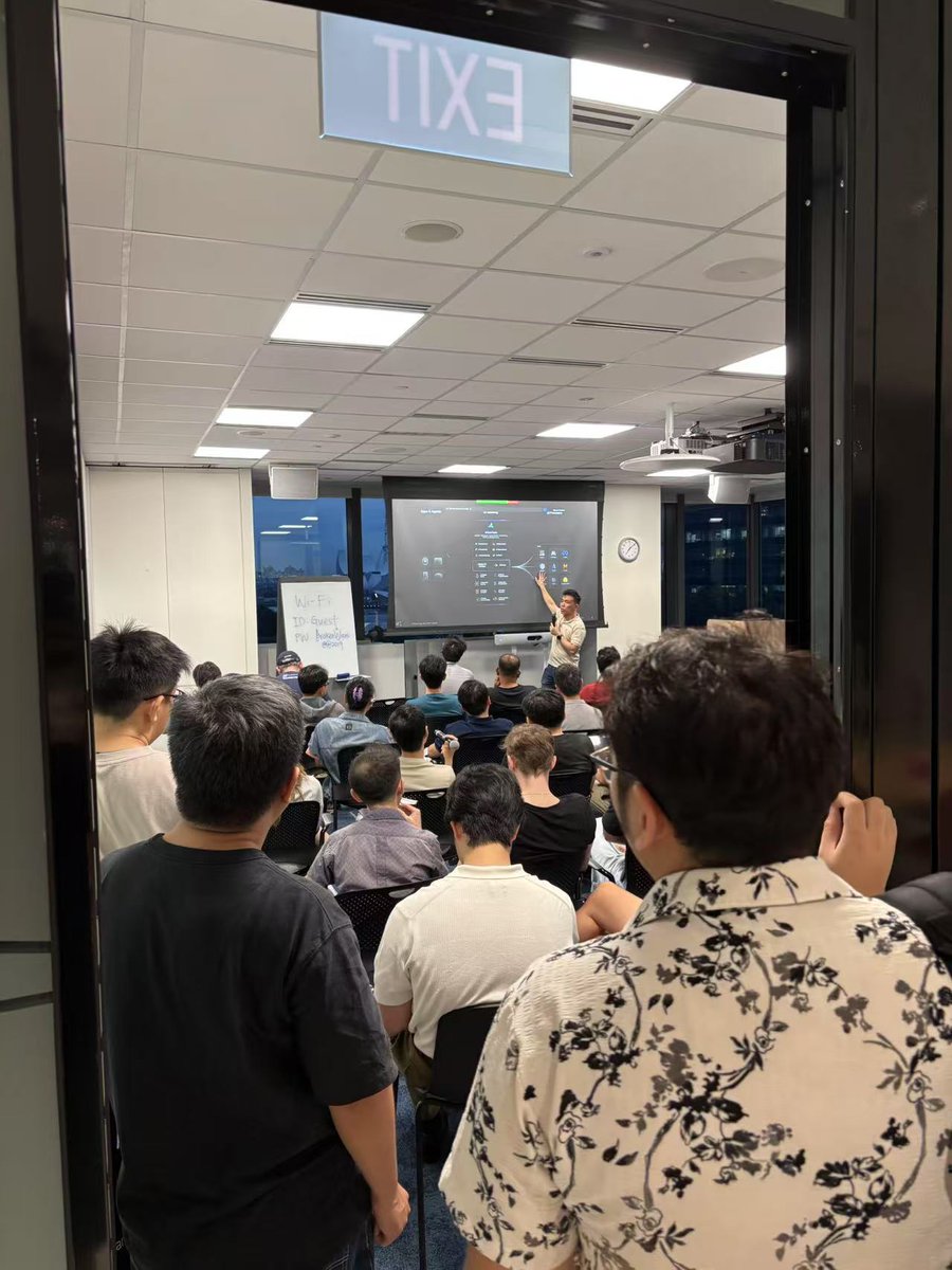 Recapping Singapore’s #OpenSource AI Meetup on #MCP we hosted today: Small Room, BIG Ideas! 
120+ developers, architects, and AI leaders packed the room for a deep dive into the future of AI infrastructure. Here’s what went down:
1. Kong’s MCP MCP Server: Real-time querying for