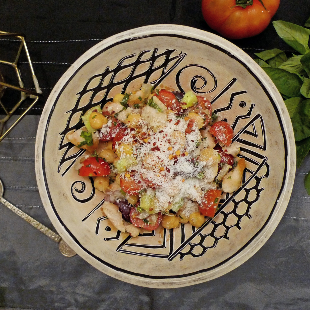 IneintheKitchen's tweet image. The Sun is Out! 
Celebrate the sunshine with fresh, 
vibrant recipes from Ine's Kitchen. ☀️🍽️
Try our Chic-Chic Salad—full of flavor, 
freshness &amp;amp; satisfying fullness. Perfect 
for the season!

🔗 wix.to/lG6sCli

#InesKitchen #FreshEats #SaladSeason