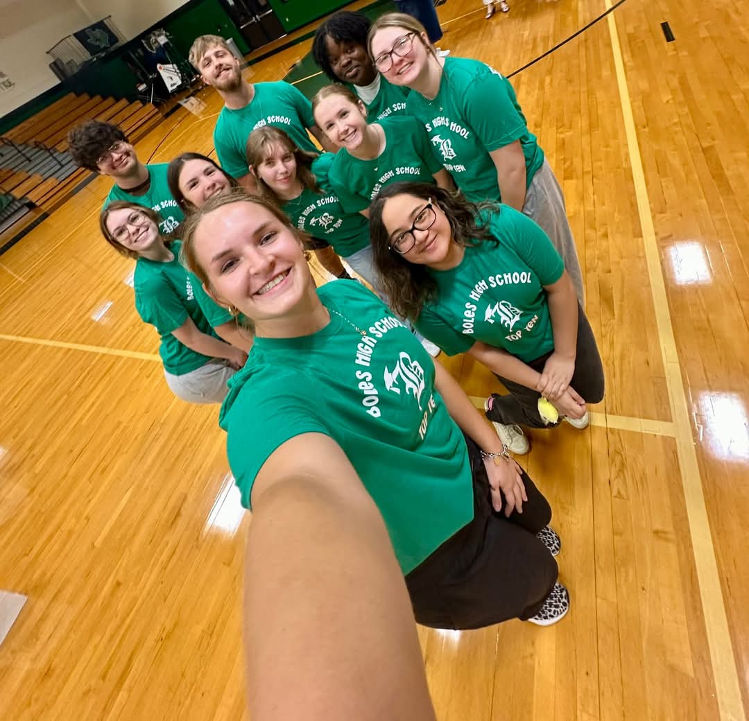 ConnieB1013's tweet photo. Number 4 in your class!!! So proud of your grit and determination! Off and on the court and course! Love ya girl @DanaBarnett_14 https://t.co/XK2EhWznHb