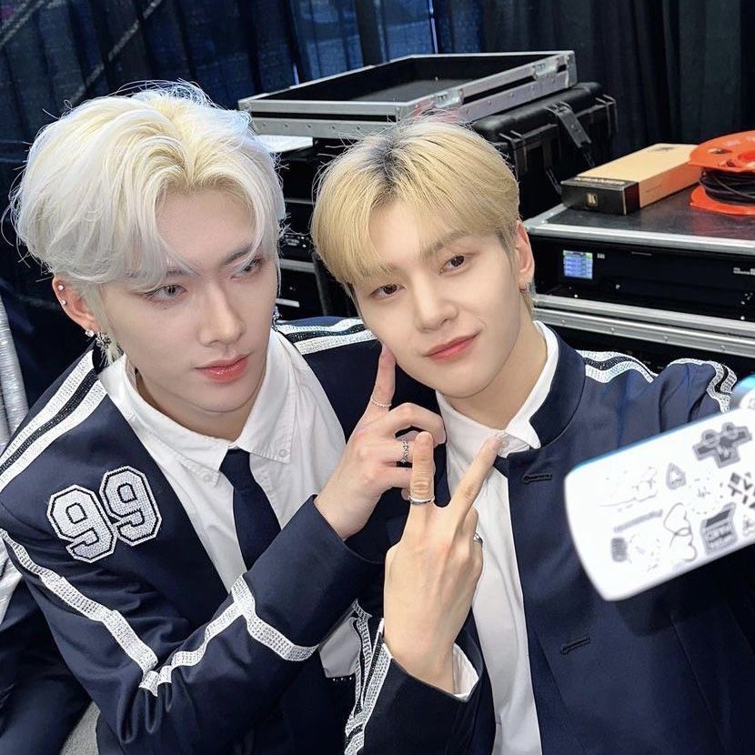 ollie! 🍀 (@4leaftthew) on Twitter photo 