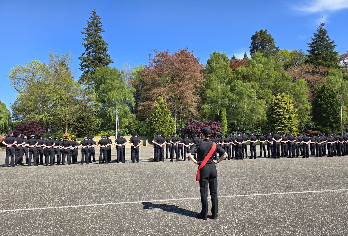 A beautiful afternoon at the Scottish Police College, with Probationers from Course 06/24 out practicing Drill in the sunshine. ☀️ 

#LifeOfAProbationer