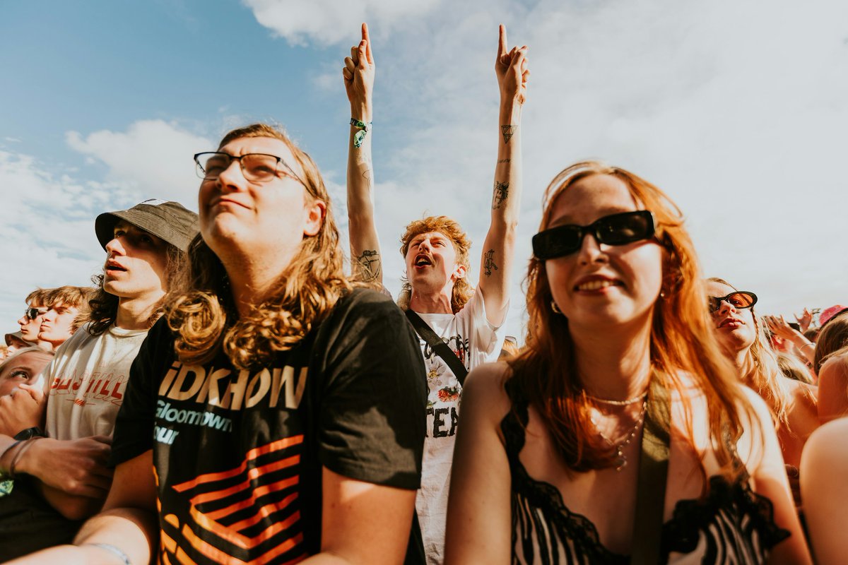 Shall we drop some DAY SPLITS? Ahhhh go on then. Tune in tomorrow at 5pm to see WHO's playing on WHICH day 🙌 ⚡