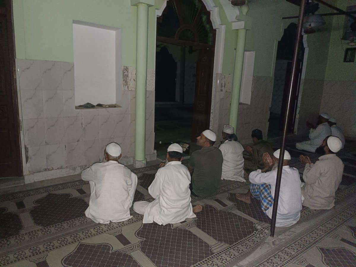 Sada_qat_'s tweet photo. وقف ترمیمی بل کے خلاف بتی گل خاموش احتجاج, مسلمانوں نے آج واقعی اپنی زندہ دلی کا ثبوت دیا ہے ۔ 
#BlackOutAgainstWaqfAmendments
#LightOffForWaqf https://t.co/Zdd8xyUQKv