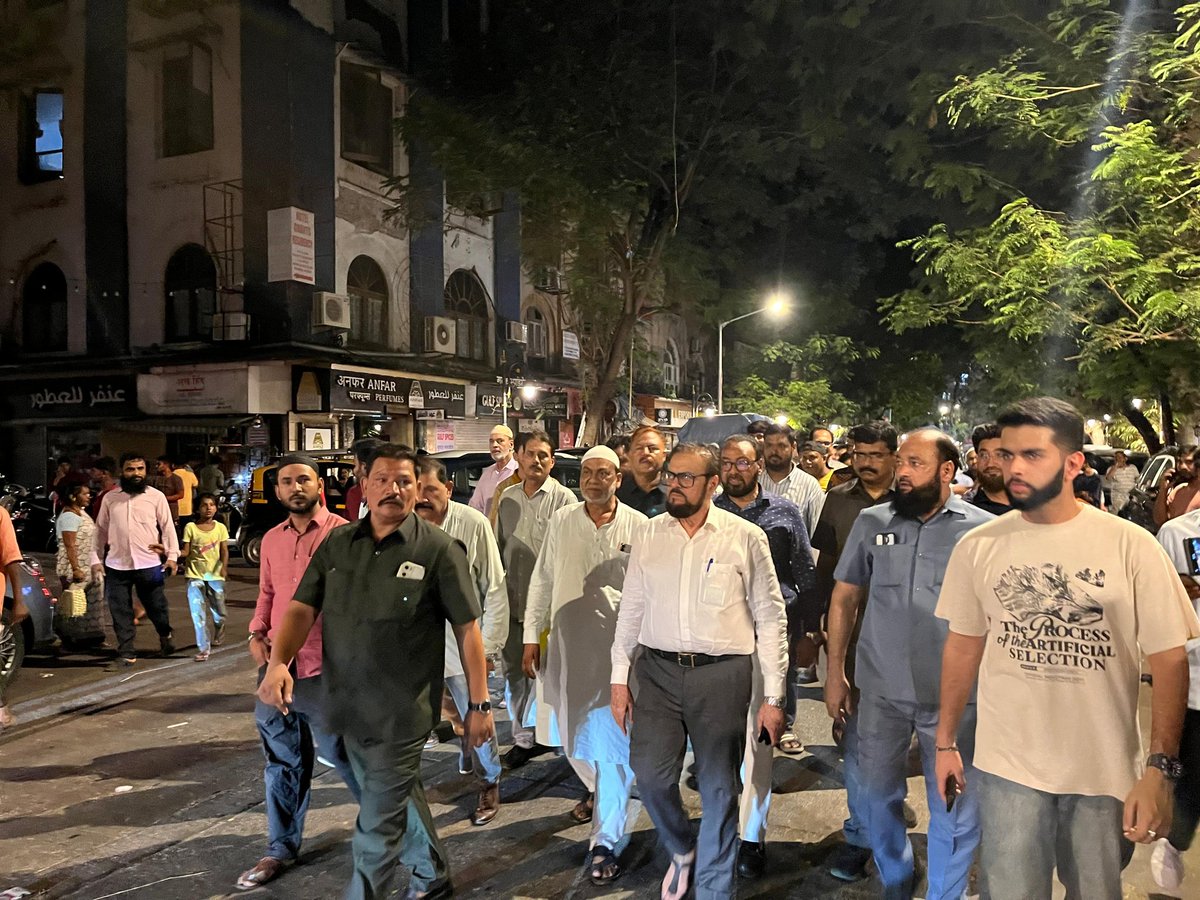 abuasimazmi's tweet image. A massive show of solidarity as Colaba goes dark in support of the peaceful protest.

Mumbai stands firm against the unlawful Waqf Amendment Bill.

#WaqfAmendmentBill #LightsOff #Colaba #Mumbai #BattiGul #WaqfBill #BattiGulProtest
