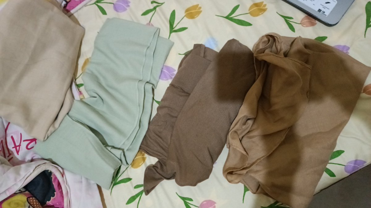 eclairrtea's tweet photo. PL umama voal 10k/ea
pasmina coklat tua ke 2 dari kanan 15k dari aida hijab #wts https://t.co/CC5BTx95Nx