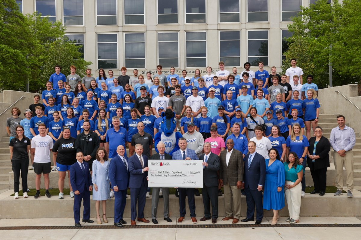 UAHuntsville's tweet photo. Bryant Bank is deepening its long-standing support of UAH with a $250,000 pledge to UAH Athletics over the next five years!💙🐴 Thank you, Bryant Bank, for believing in UAH and fueling the Charger spirit!⚡

Read more👉 https://t.co/JfQbYtxnfE

 #uah #chargeon #gochargers https://t.co/MWHndFBLtr