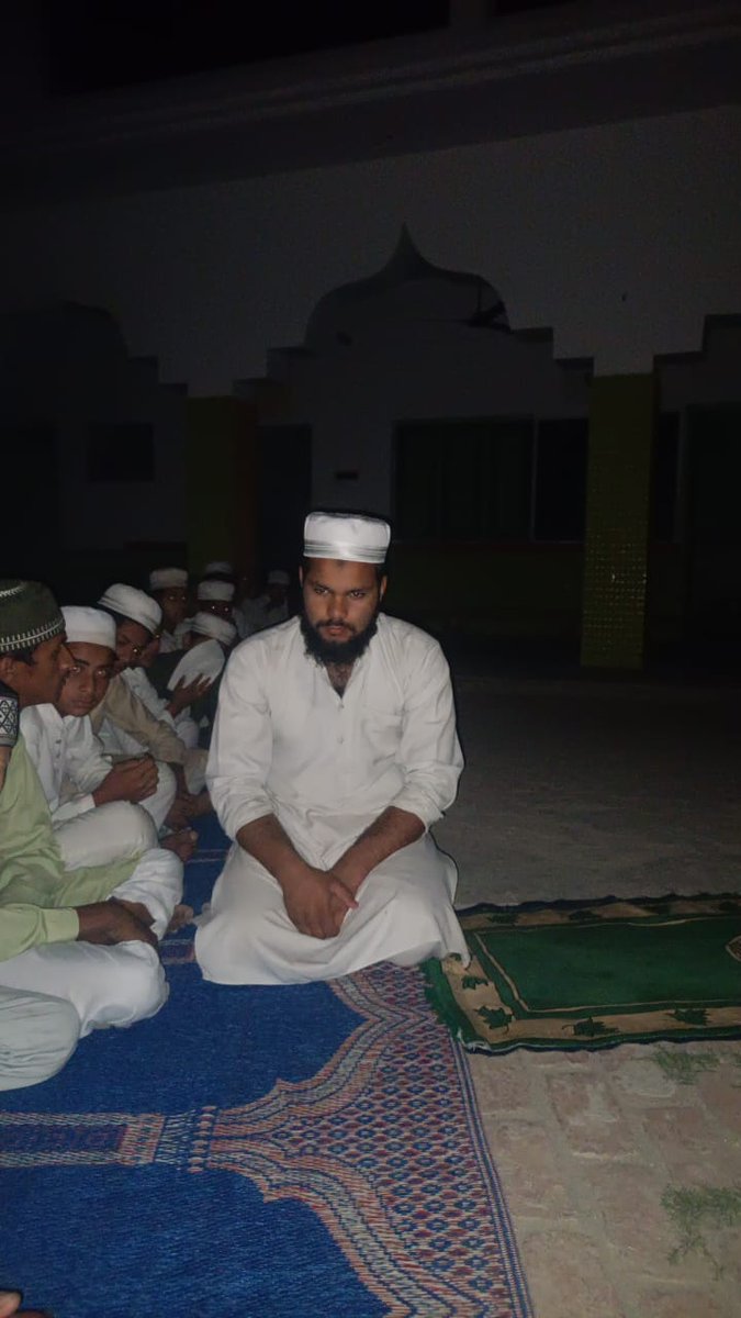 Sada_qat_'s tweet photo. Silent protest against Waqf Amendment Bill, Muslims have truly shown their resilience today. 
#BlackOutAgainstWaqfAmendments
#LightOffForWaqf https://t.co/iUFzMOAtev