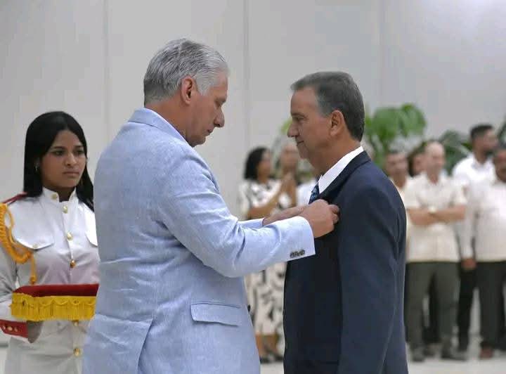 Orgullo inmenso para #PinardelRío, #SanLuis y el sector de Salud Pública.  El Doctor Alejandro Padilla, Héroe de la República de #Cuba. Muchas felicidades!!! #1Mayo