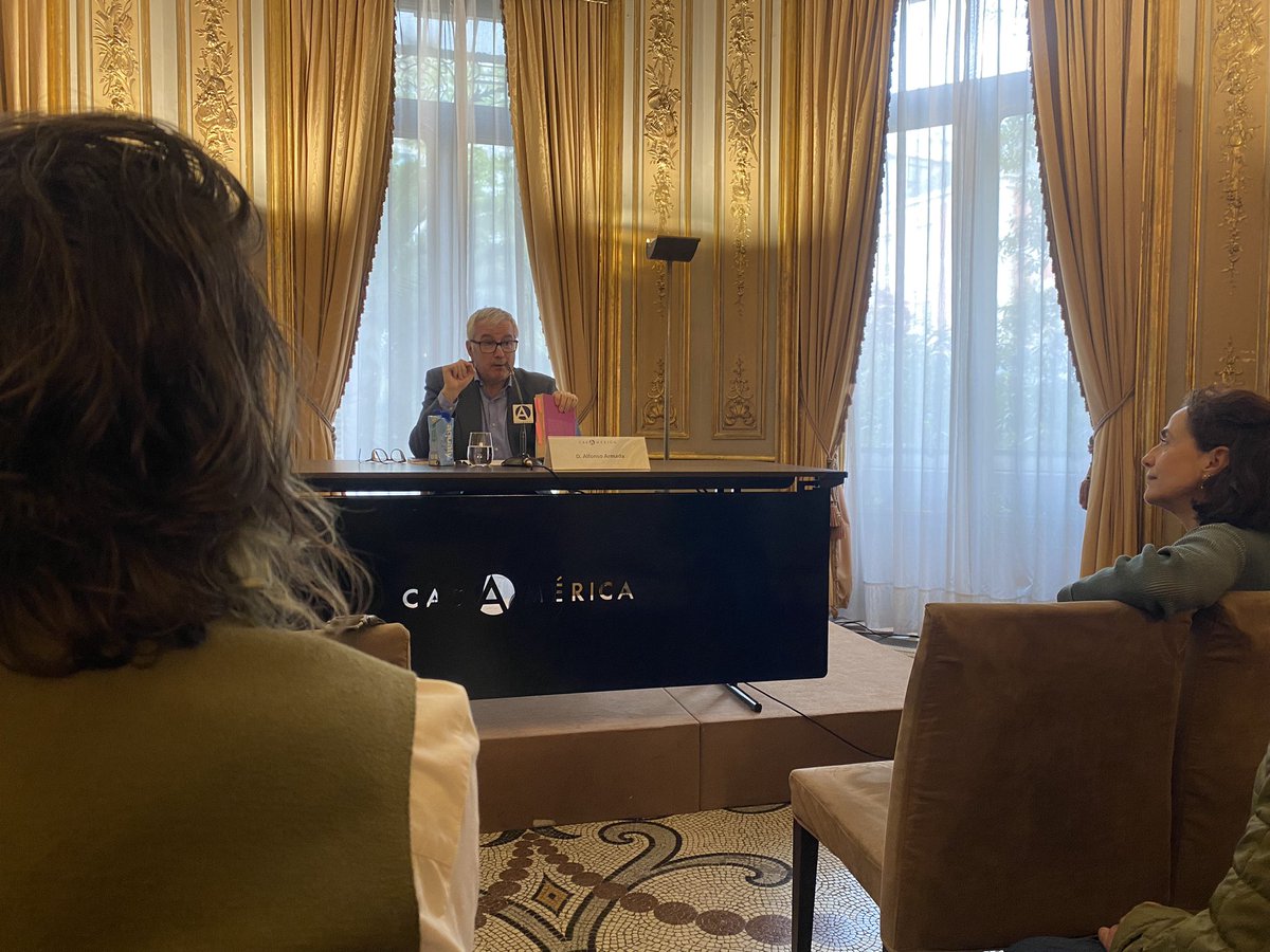 📚🇪🇸🇵🇹 Celebramos el segundo día del diálogo 'Sobre viajeros de aquí y de allá', una conversación entre autores españoles y portugueses sobre el viaje como experiencia vital y literaria.
👥 Con <a href="/AnaPSeverin/">Patrícia Severino</a>, <a href="/alfarmada/">Alfonso Armada</a>, Gonçalo M. Tavares y <a href="/NuBarrios/">Nuria Barrios</a>.
🤝 Con <a href="/EmbPortEsp/">Embajada de Portugal en España</a>.