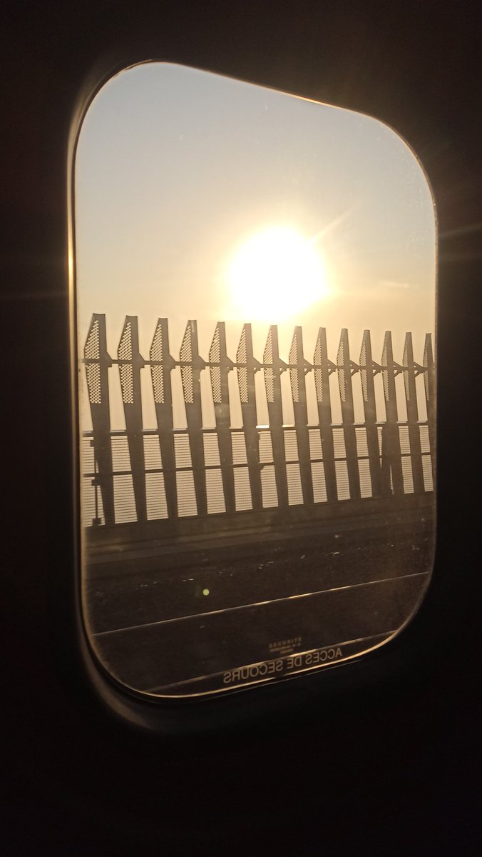 il est 7h17..
le soleil se lève , mais où suis je ... ?