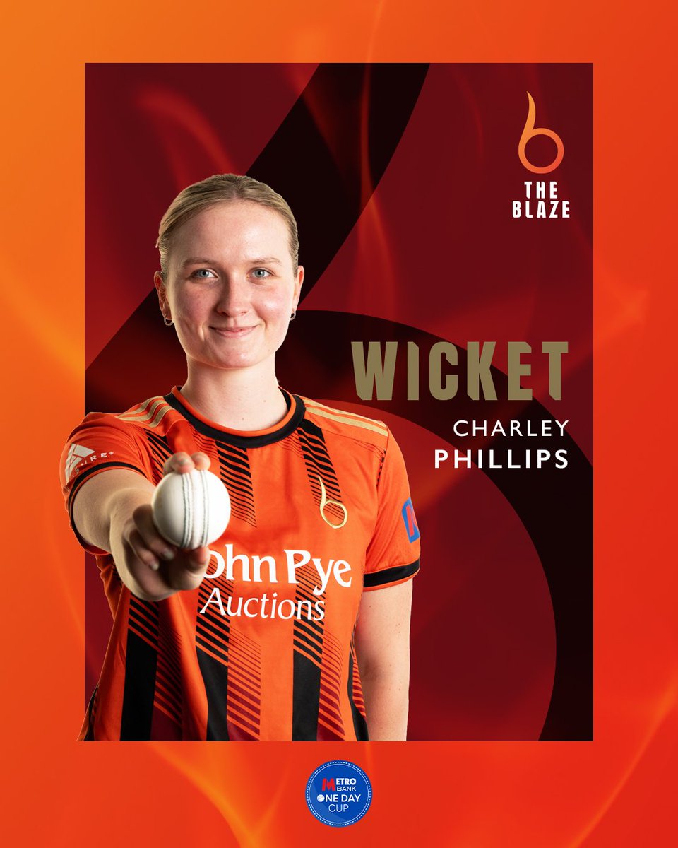 WICKET:

Charley comes up big 🤩

Her first wicket in professional cricket breaks a key stand for Warwickshire as Nat Wraith (34) departs!

Warwickshire are 203/6, needing 48 runs from the final ten overs!

#FiredUp