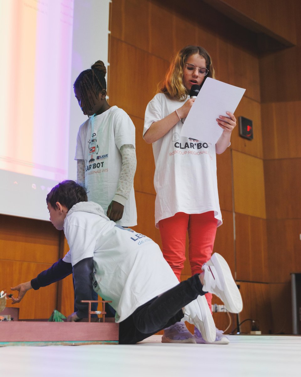 ✨ Retour en images sur la participation de nos jeunes de La Rochelle au Robot Makers’ Day, toujours aux côtés du CLAR de Mireuil et la Ligue de l'Enseignement 🤖

Cette action s'inscrit dans le projet "Les écrans de mieux en mieux" ! 📱

<a href="/Prefet17/">Préfet de la Charente-Maritime 🇫🇷🇪🇺</a> <a href="/DSDEN17/">DASEN17</a> @weblaligue