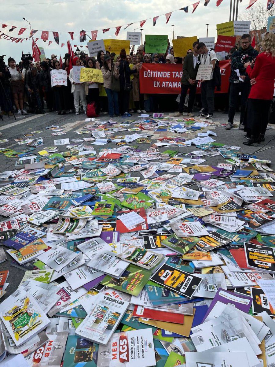 2024 KPSS 15 bin atamayla çoğu branş mağdur oldu. Ek atama yaparak bu hatadan dönülmelidir.

<a href="/Yusuf__Tekin/">Yusuf Tekin</a> 
<a href="/tcmeb/">Millî Eğitim Bakanlığı</a> 
<a href="/RTErdogan/">Recep Tayyip Erdoğan</a> 
<a href="/memetsimsek/">Mehmet Simsek</a> 

#KPSS2024EkAtamaBekliyor