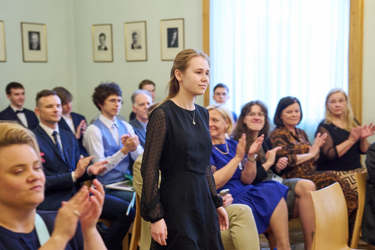 Ministru kabinetā godinājām gudrus, neatlaidīgus un zinātkārus Latvijas jauniešus - starptautisko mācību olimpiāžu uzvarētājus! 📚
Ar savām zināšanām un sasniegumiem viņi ir parādījuši, ka Latvija ir labāko vidū pasaulē - matemātikā, bioloģijā, informātikā, ķīmijā un citās jomās.