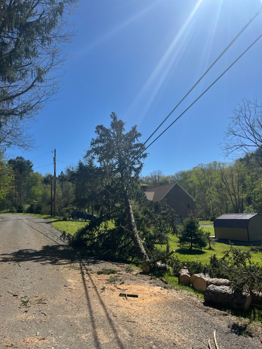 Armstrong crews are working to restore service after severe storms in PA, OH &amp; nearby areas. We're coordinating with power companies to safely reconnect everyone ASAP. We appreciate your patience &amp; understanding during this time.

#StormRecovery #ServiceUpdate