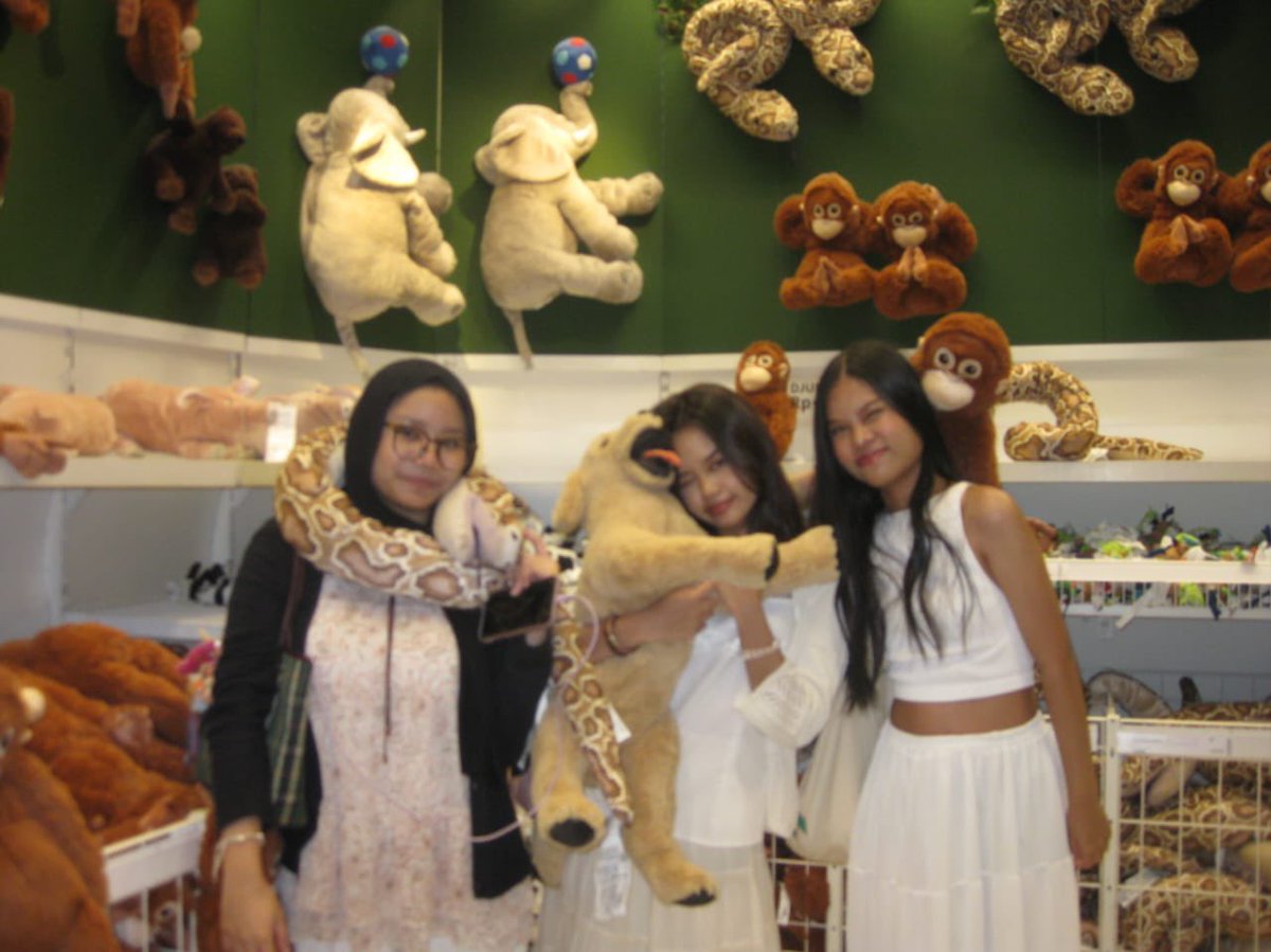 RainbowPoosey's tweet photo. 🦧🐍🐕
#PULGU #ALMA #NAYLA #RAINBOWPOOSEY https://t.co/F8eLiRp6Kg