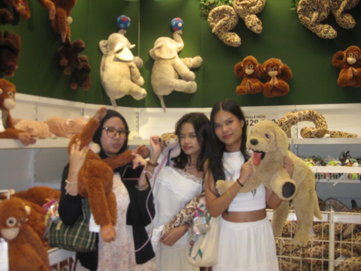 RainbowPoosey's tweet photo. 🦧🐍🐕
#PULGU #ALMA #NAYLA #RAINBOWPOOSEY https://t.co/F8eLiRp6Kg