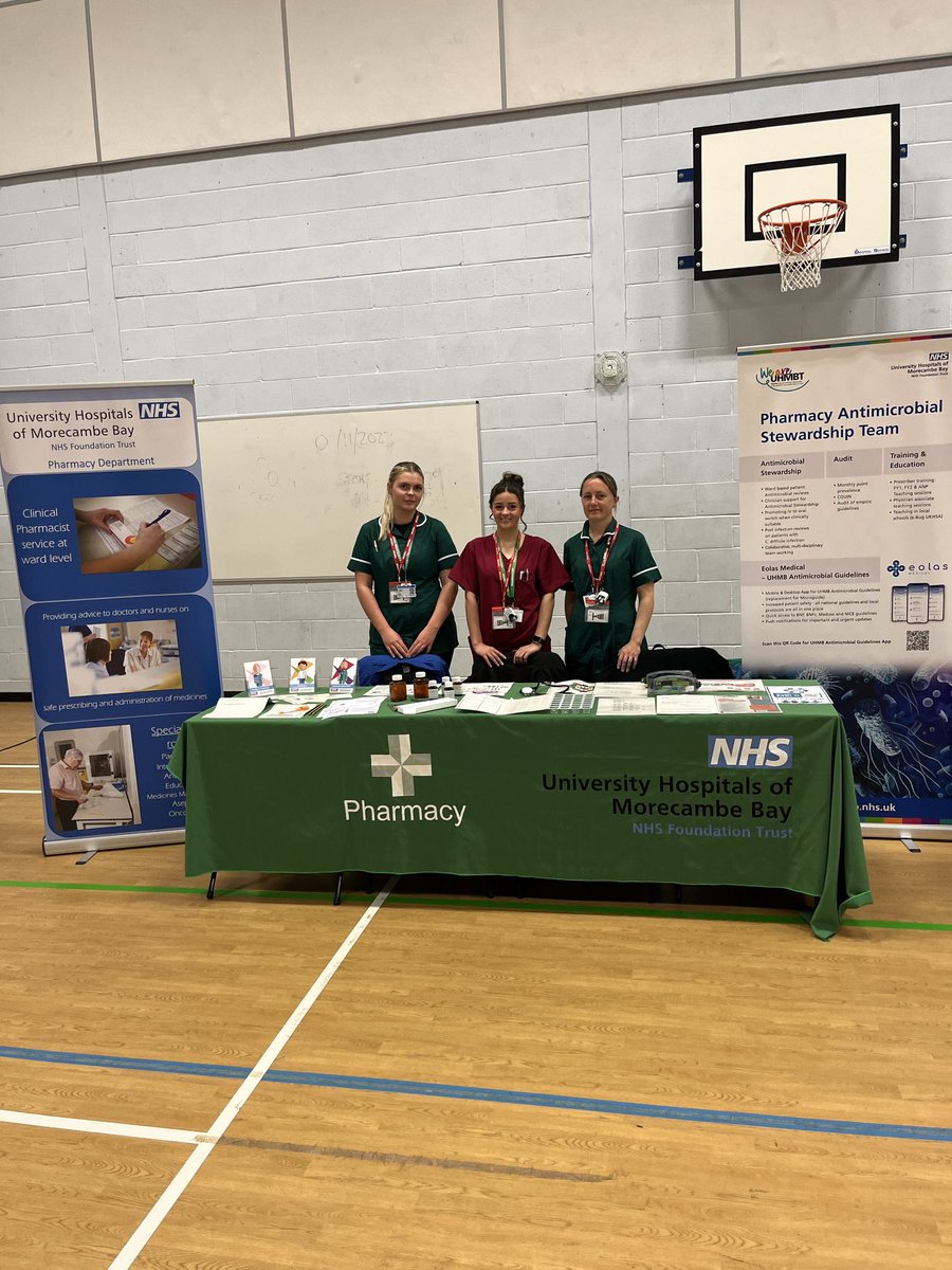 Kate25785's tweet photo. The fabulous #teamgreen at Furness College Careers event today talking all things Pharmacy 💚 https://t.co/Z7dzgIvp3F