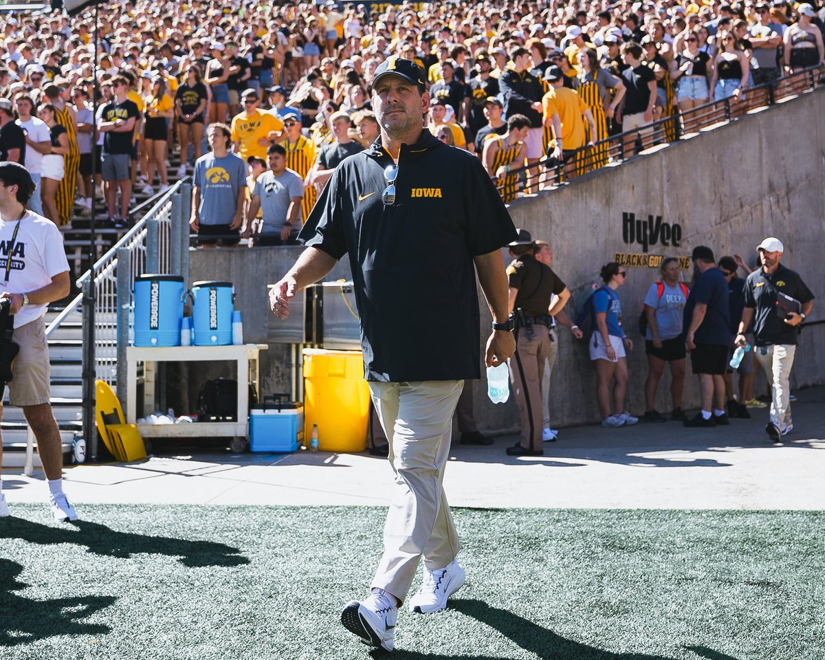 HawkeyeFBNotes's tweet image. Iowa averaged 197.2 rushing yards per game -- the most for the program since 2002 (214.2).
The 2024 #Hawkeyes rushed for 200+ yards in eight games (250+ in four games), a program record.