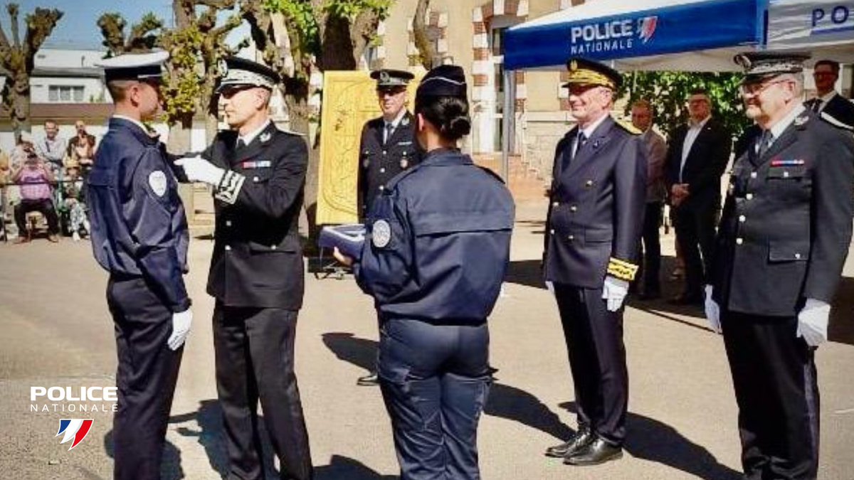 PoliceNationale's tweet photo. #IlsSontPoliciers | Ce matin, les élèves gardiens de la paix de la 273e promotion “Franck Brinsolaro et Ahmed Merabet” célébraient leur sortie de scolarité à l’école nationale de police de Sens (89). 👮👮‍♀️ 📸 Retour en images sur la cérémonie, présidée par le préfet Louis Laugier, directeur général de la police nationale.