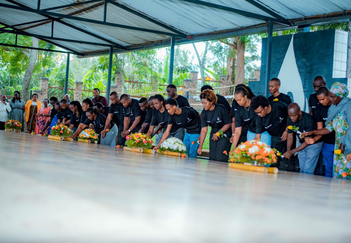 BBOXX_Rwanda's tweet photo. 1/3
On April 29th, Bboxx joined the Mwulire Sector community to remember victims of the 1994 Genocide against the Tutsi.
We visited Mwulire Memorial Site, where over 27,000 victims are resting, to pay our respects in a moment of reflection. #Kwibuka31 https://t.co/TGasGQMUB0