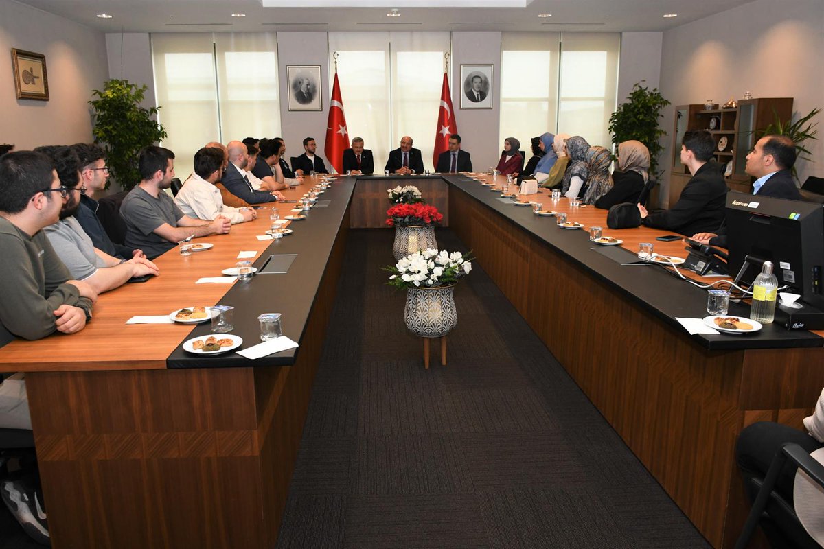 Salih Tanrıkulu (@tanrikulusalih) on Twitter photo Üniversiteli genç kardeşlerimizle Cumhurbaşkanlığı Külliyesinde bir araya gelerek çeşitli konuları hasbihal etme imkânı bulduk.
Kendilerine öğrenim hayatlarında ve ülkemize hizmet yolunda başarılar dilerim.
<a href="/smailKurul/">İsmail KURUL 🇹🇷</a>
<a href="/tcbestepe/">T.C. Cumhurbaşkanlığı</a> Üniversiteli genç kardeşlerimizle Cumhurbaşkanlığı Külliyesinde bir araya gelerek çeşitli konuları hasbihal etme imkânı bulduk.
Kendilerine öğrenim hayatlarında ve ülkemize hizmet yolunda başarılar dilerim.
<a href="/smailKurul/">İsmail KURUL 🇹🇷</a>
<a href="/tcbestepe/">T.C. Cumhurbaşkanlığı</a>