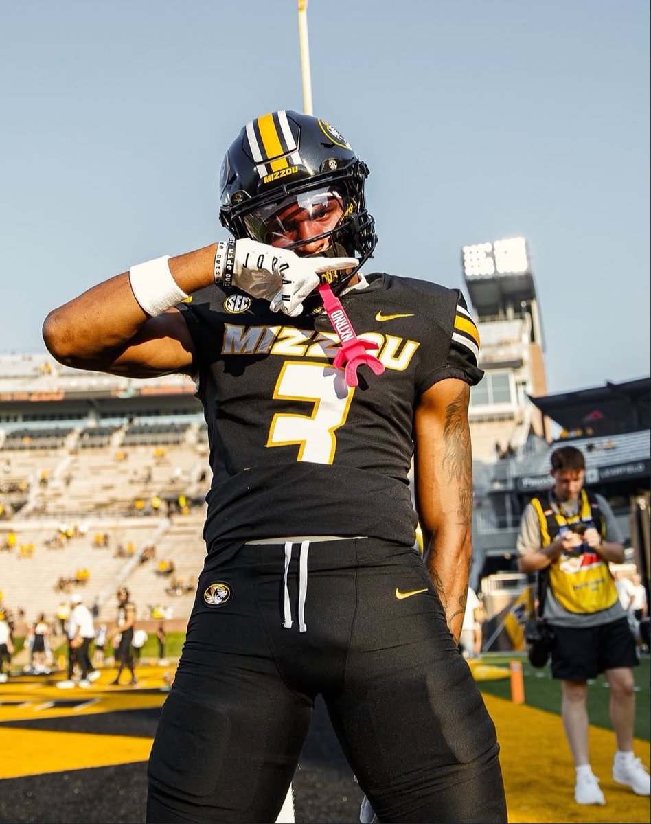 Greedy (Karnell) James Jr (@greedyjames7) on Twitter photo Blessed to receive an offer from University of Missouri. <a href="/coachbrianearly/">Brian Early</a> <a href="/DemetricDWarren/">Demetric D. Warren</a> <a href="/CraigHaubert/">Craig Haubert</a> <a href="/TheUCReport/">Billy Tucker</a> <a href="/TomLuginbill/">Tom Luginbill 🇺🇸 🏈</a> <a href="/Jalil_Johnson21/">Jalil Johnson</a> <a href="/CoachKirkMartin/">Kirk Martin</a> <a href="/jeffries_jacob/">Coach Jeffries</a> <a href="/HokaHeyFootball/">HokaHeyFB</a> <a href="/jackson_dip/">Jackson DiPasquale</a> <a href="/MarshallLev_/">Marshall Levenson</a> <a href="/BenjaminGolan/">Ben Golan</a> <a href="/MikeRoach247/">Mike Roach</a> <a href="/CAT_TAKEOVER/">chaz thompson</a> Blessed to receive an offer from University of Missouri. <a href="/coachbrianearly/">Brian Early</a> <a href="/DemetricDWarren/">Demetric D. Warren</a> <a href="/CraigHaubert/">Craig Haubert</a> <a href="/TheUCReport/">Billy Tucker</a> <a href="/TomLuginbill/">Tom Luginbill 🇺🇸 🏈</a> <a href="/Jalil_Johnson21/">Jalil Johnson</a> <a href="/CoachKirkMartin/">Kirk Martin</a> <a href="/jeffries_jacob/">Coach Jeffries</a> <a href="/HokaHeyFootball/">HokaHeyFB</a> <a href="/jackson_dip/">Jackson DiPasquale</a> <a href="/MarshallLev_/">Marshall Levenson</a> <a href="/BenjaminGolan/">Ben Golan</a> <a href="/MikeRoach247/">Mike Roach</a> <a href="/CAT_TAKEOVER/">chaz thompson</a>