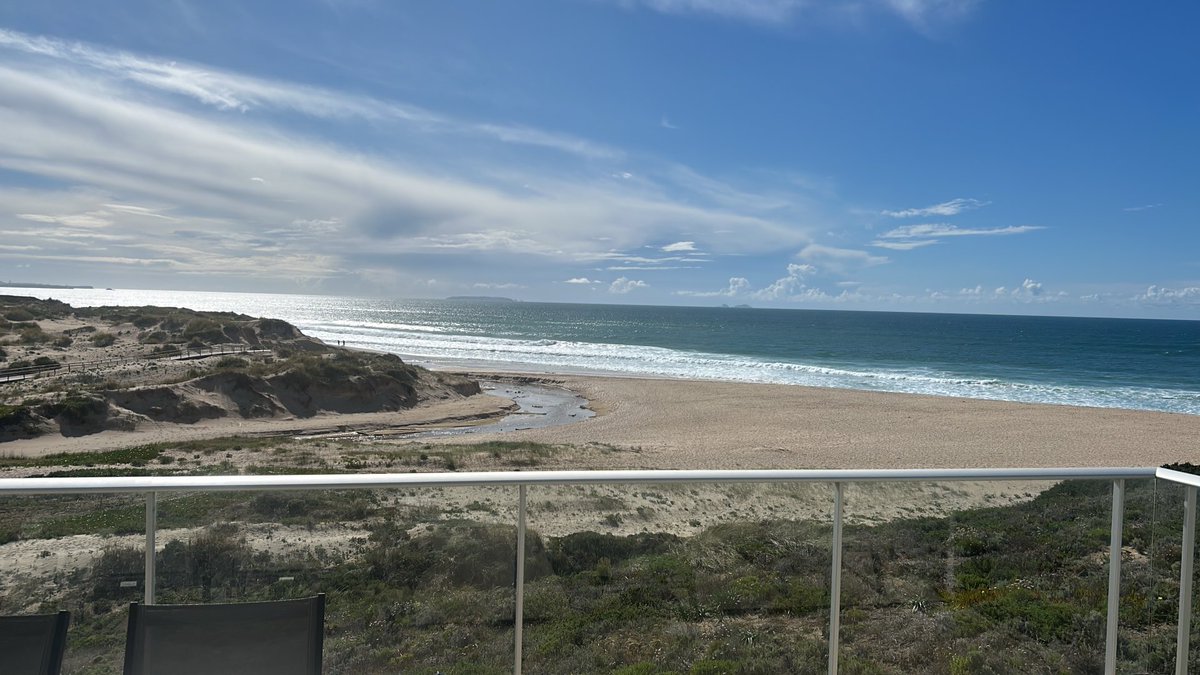 The last views of our unexpectedly extended holiday. Fingers crossed flying home tomorrow 🇵🇹 ⛳️ 🍻 🌞 🌊