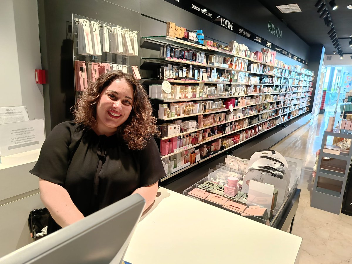ImbernonMaica's tweet photo. Enhorabuena a Andrea!! 👏 nuestra nueva delegada en Douglas Spain de Torrevieja donde USOCV ha obtenido en las votaciones celebradas hoy, el único representante que se elegía. Gran trabajo de los compañeros de Servicios en Alicante. Seguimos sumando...🚶♀️🚶 #DaElPaso con #USOCV https://t.co/UoR6LwaLhF