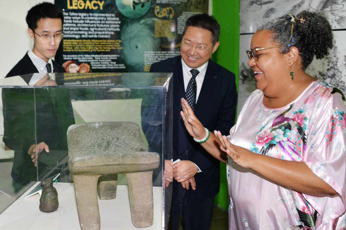 IoJ_jamaica's tweet photo. From shared roots in the 1800s to a thriving partnership today, we were honoured to welcome the Chinese Ambassador on a visit that celebrated the enduring friendship between China and Jamaica. 

#ChinaAndJamaica #CulturalExchange #IOJ #StrongerTogether https://t.co/nSG1ukqnRA