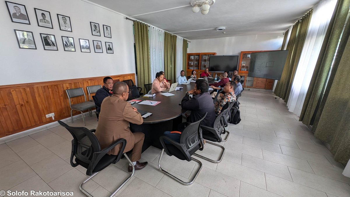 RseSolofo's tweet photo. The first meeting of the IUCN Malagasy Committee took place at the Ministry of Environment and Sustainable Development 🇲🇬 #MEDD to kick off preparations for the IUCN World Conservation Congress 2025 in Abu Dhabi to align efforts for this global event. #IUCN2025 @ConservtnAllies https://t.co/jZWLYcVkr1