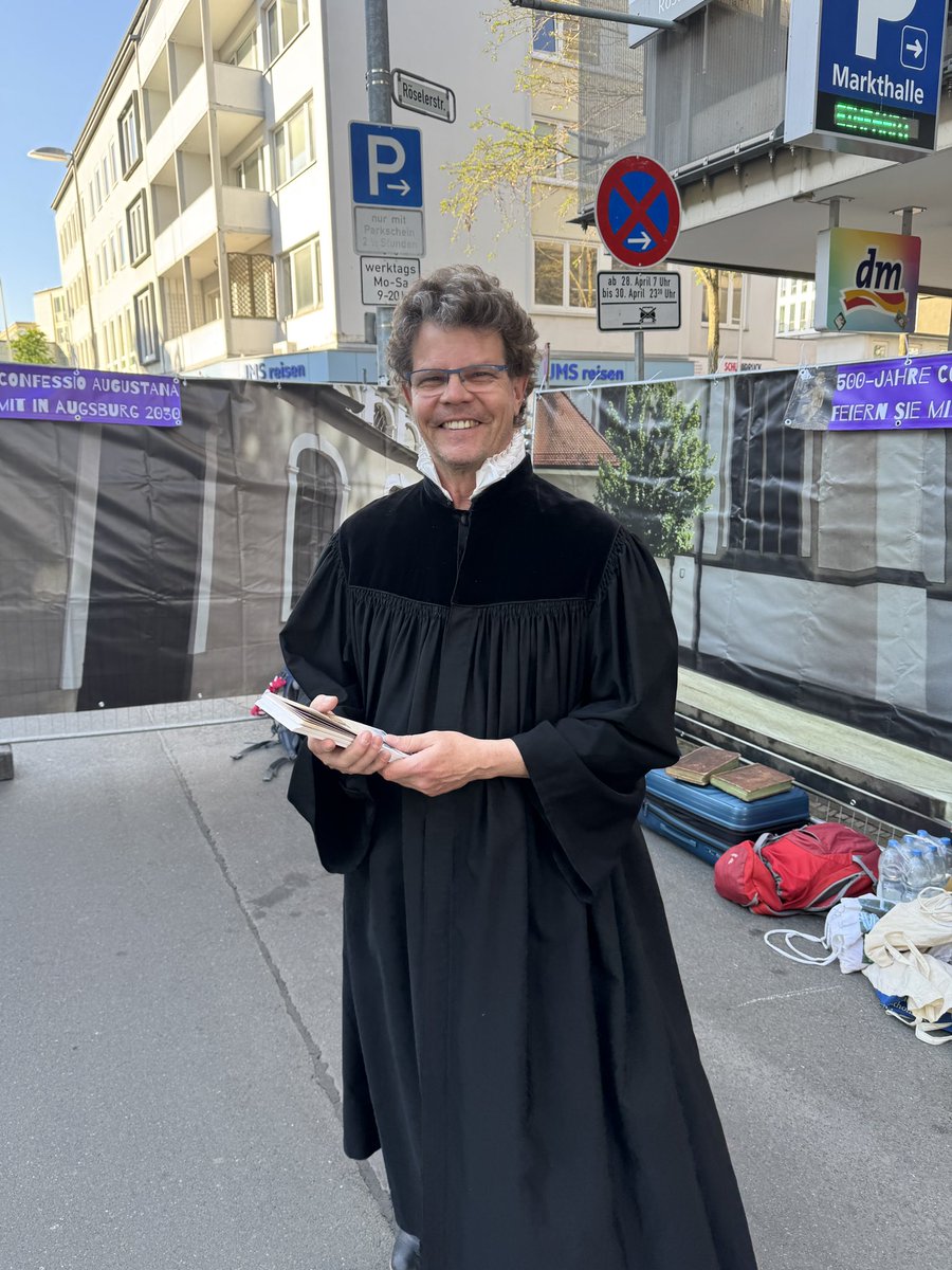 Bewährtes Awareness-Team der Hannoverschen Landeskirche:-) und eine Boxingmachine beim Landeskirche👍