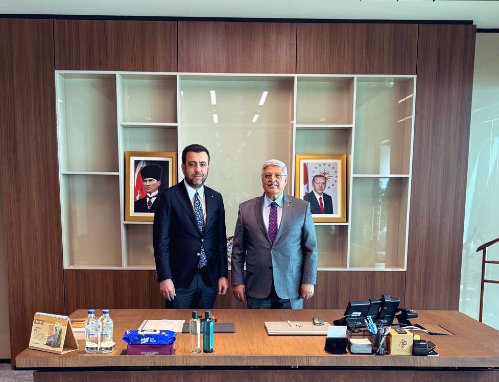 Av.Ramazan ARKAN (@ramazannarkan) on Twitter photo 📍İstanbul
CumhurBaşkanımızın Baş Danışmanı, Partimizin ve Bitlis İlimizin Değerli büyüğü Vedat DEMİRÖZ Başkanımızı ziyaret ettim.
Değerli büyüğüme misafirperverliği için teşekkür ederim.
<a href="/vedatdemiroz/">Vedat Demiröz</a> 📍İstanbul
CumhurBaşkanımızın Baş Danışmanı, Partimizin ve Bitlis İlimizin Değerli büyüğü Vedat DEMİRÖZ Başkanımızı ziyaret ettim.
Değerli büyüğüme misafirperverliği için teşekkür ederim.
<a href="/vedatdemiroz/">Vedat Demiröz</a>