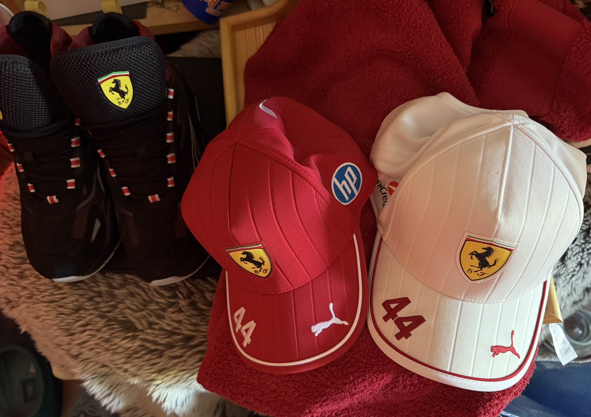 They look fine together!
#Scuderiaferrari 
#TEAMLH44
#MiamiGP