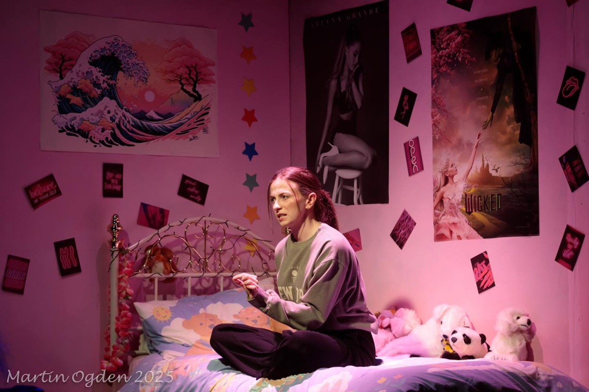 #REVIEW - Little Gem at <a href="/AltrinchamG/">Altrincham Garrick Playhouse</a> "Laughter is frequent, and sometimes unexpected, given the truckload of drama that Murphy has crammed into the script" northwestend.com/little-gem-alt…