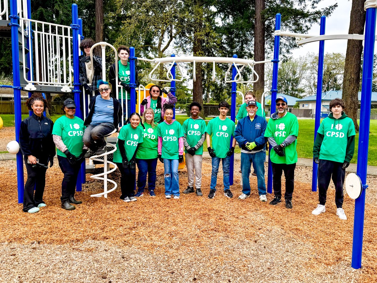 CloverParkSD's tweet photo. Thank you to the CPSD staff, students and community members who rolled up their sleeves and helped the Kiwanis Club of Clover Park beautify Kiwanis Park on Parks Appreciation Day! ๐๏ธ๐
#CPSDCreatingPromisingFutures https://t.co/mjUxRKVOJ3