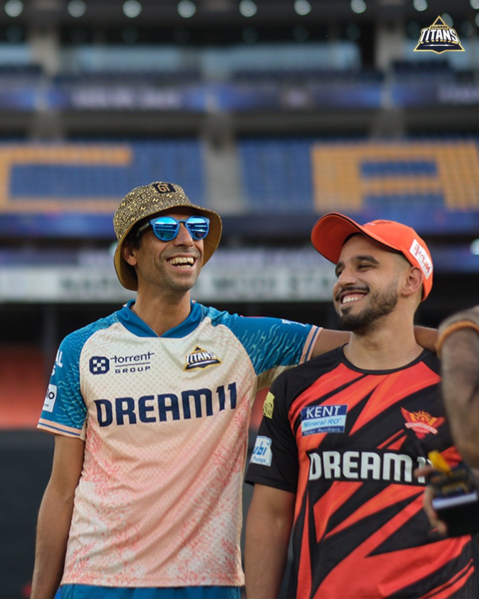 gujarat_titans's tweet photo. A ⚡ catch-up before the 🔥 clash 💙🧡 https://t.co/lmtZ9FkHTD