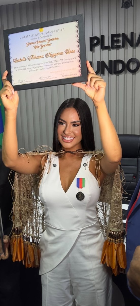 aleb776296621's tweet photo. Isa recebeu muito hater no início por não ser Parintinense e hoje ela recebe o título de Cidadã Parintinense. 🥹🏹

Quando Deus honra é assim.

ISABELLE CIDADÃ PARINTINENSE https://t.co/OWFmWsJmle