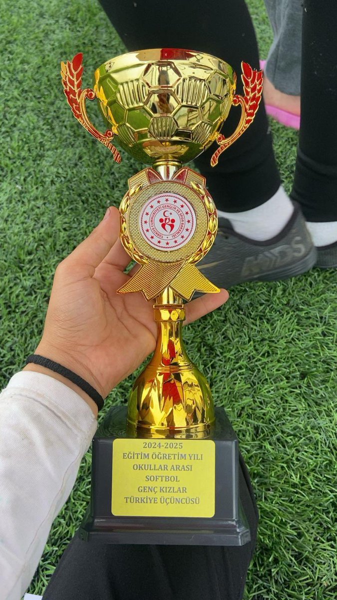 farukcicek27's tweet photo. 📍Aydın 

 🥎Okul Sporları Softbol Gençler Türkiye Şampiyonası

🥉Nizip Spor Lisesi 

Tüm sporcularımızı ve antrenörlerimizi tebrik ediyor, başarılarının devamını diliyoruz! 👏 https://t.co/7xHPxO15vV