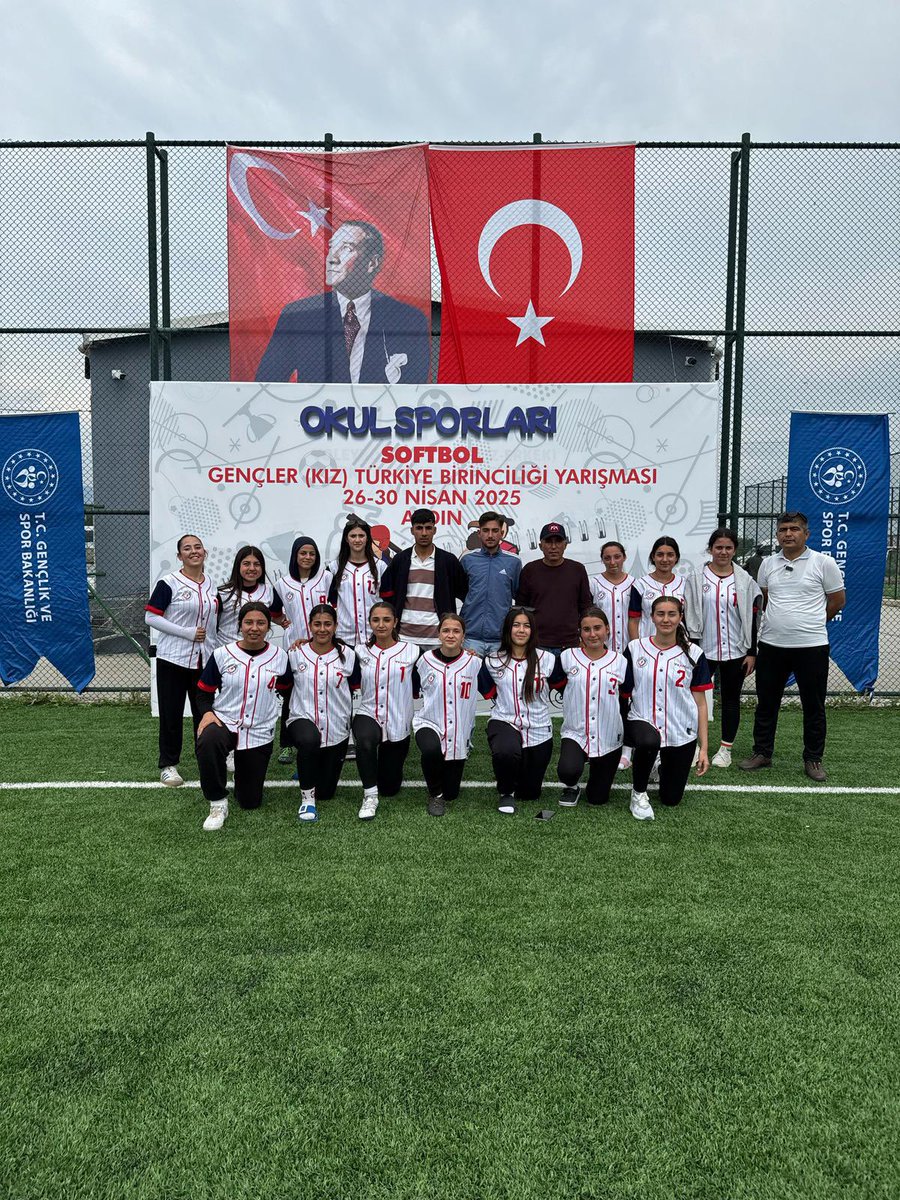 farukcicek27's tweet photo. 📍Aydın 

 🥎Okul Sporları Softbol Gençler Türkiye Şampiyonası

🥉Nizip Spor Lisesi 

Tüm sporcularımızı ve antrenörlerimizi tebrik ediyor, başarılarının devamını diliyoruz! 👏 https://t.co/7xHPxO15vV