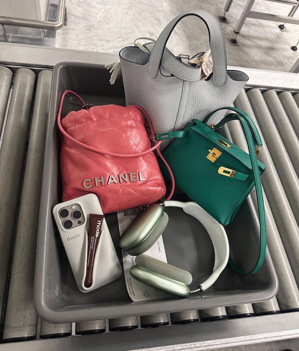 Narins_beauty0's tweet image. Mais comment vous avez le temps de prendre des photos dans ces moments ptdrrr c’est tellement la course