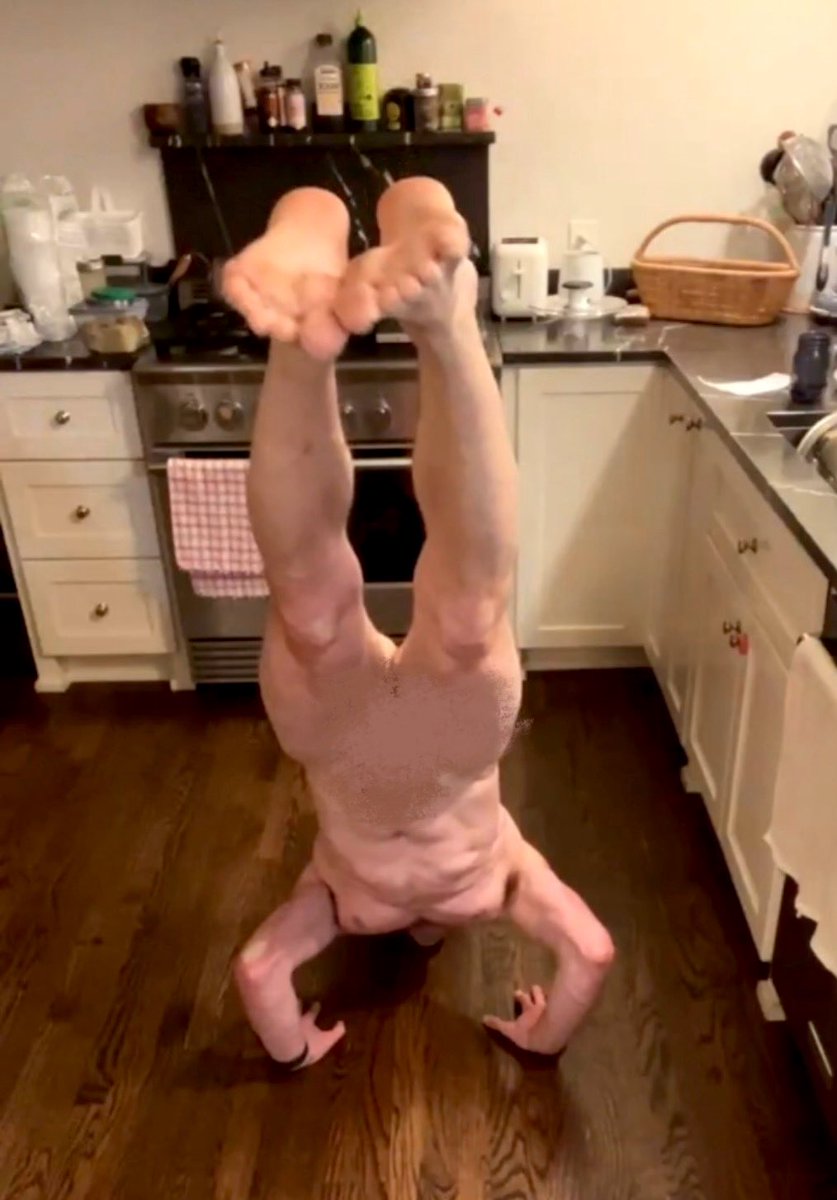 Had some fun making bread and doing some yoga on livestream last night. Replay posted on my OF!
onlyfans.com/shredandbread/…